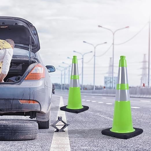 28 inch Traffic Safety Cones Road Cones, Construction Cone with Rubber Base & Reflective Collars, Restorable Parking Cones, Heavy Duty Road Cones for Traffic Control & Road Safty(Green-8 Pack）