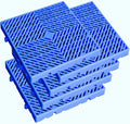 Plastic Pallet, Safety Storage Nestable Shipping Grid Pads, 5pcs HDPE Automotive Non-Slip Platform Firm Warehouse Pad for Supermarket Pet (5pcs-15.7x15.7x2in)