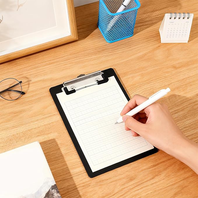 SINJEUN 30 Pack 4 x 6 Inch Small Clipboards Bulk, Black Memo Clipboard with Profile Clip, Mini Plastic Clipboard for Notepads, Receiptsl, Tickets﻿