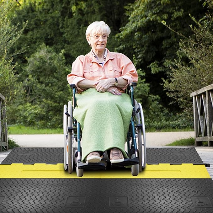 VEVOR 5 Channel Rubber Cable Protector Ramp, Heavy Duty 22000 lbs/axle Capacity Wire Hose Cord Cover Ramp, ADA Compliant Driveway Road Hump, Traffic Speed Bump w/Flip-Open Top Cover